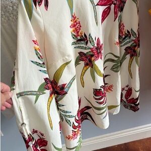 Daytrip Floral Print Blouse in Red and Green